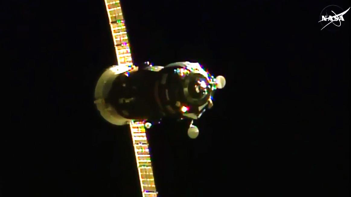 NASA_EN_ESPANOL's tweet photo. La nave de carga #Progress60 se acopló con éxito a la #ISS el lunes 6 de julio, con más de 3 toneladas de suministros http://t.co/kTOy1A1ixX
