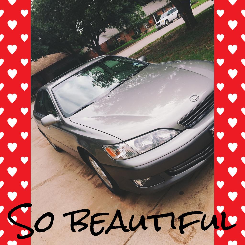 sunshinedani97's tweet image. Got my baby cleaned up, looking nice. 
#Lexus #proudlexusdriver #LexusEs300 #beautifulcar  @Lexus