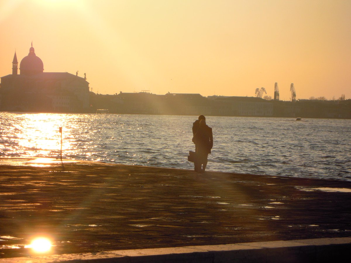 Anche BTourist partecipa alla #festadelbacio! Qual è la città più al bacio che hai visitato? Noi scegliamo #Venezia..