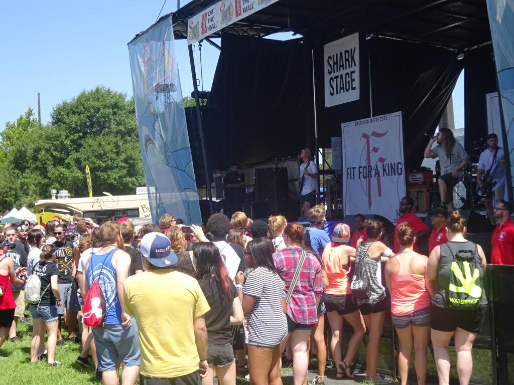 VansWarpedJax's tweet photo. FIT FOR A KING IS TEARING IT UP! GET DRESSED AND GET OUT HERE! http://t.co/a84KZdLgt8