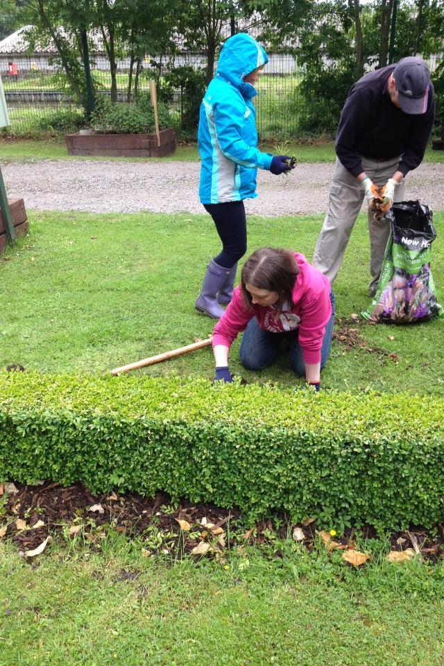 @TescoSkipton the team helping in the community -gardening at stepping stones II great time !😃