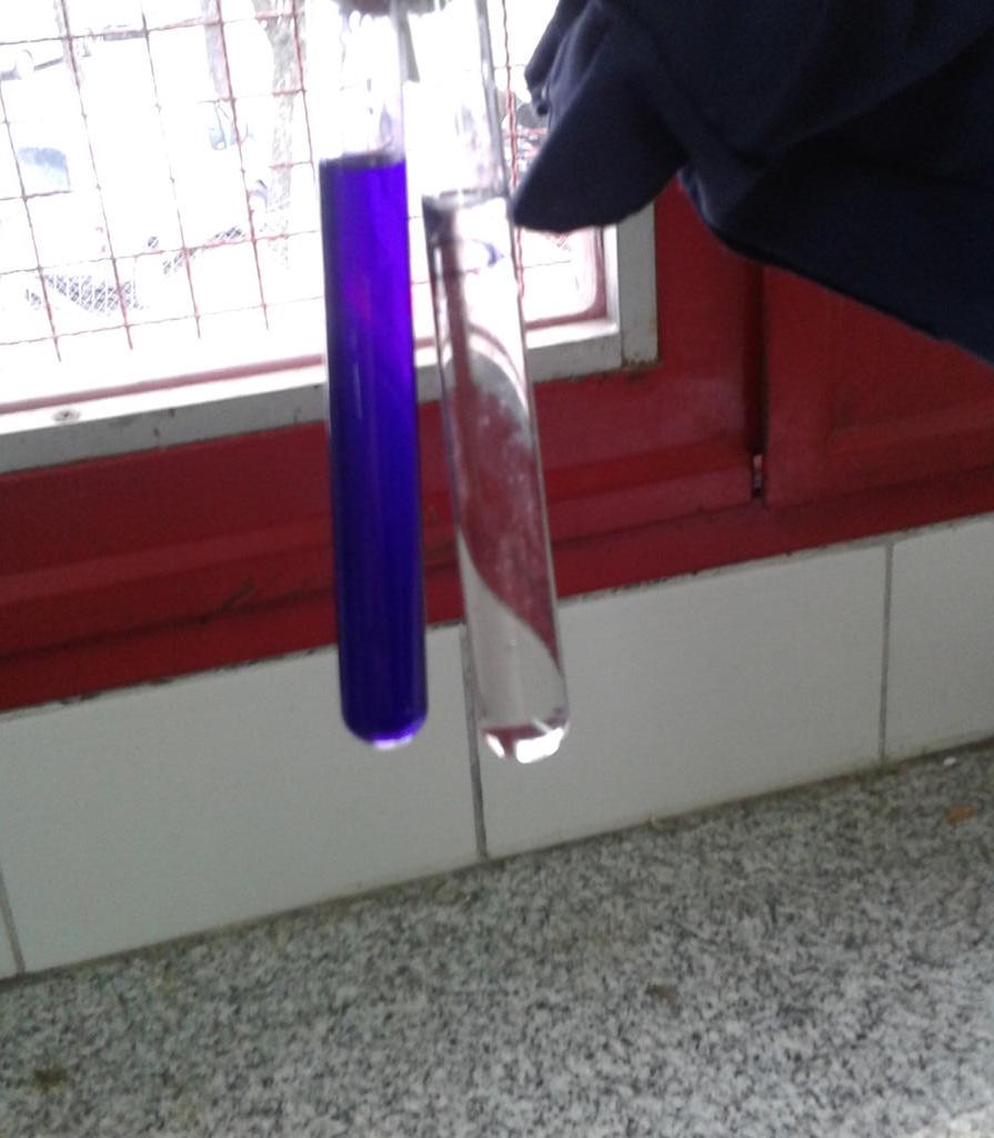 eriikamercado's tweet image. Gracias a esto tengo la mano violeta. #Laboratorio #Com2 #PracticaN°1 #Extracción