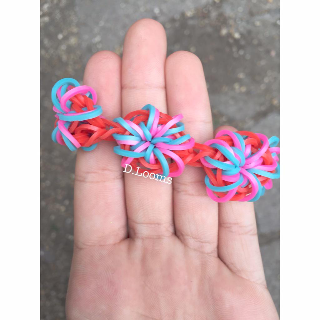 D_looms's tweet photo. Pom Pom bracelet💗 #dlooms http://t.co/jvH35muR7o