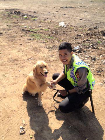 siskahar's tweet photo. Tuhkan aa di polda mainnya sama cici terus. Sama akunya jarang :( http://t.co/fXgO68n37A