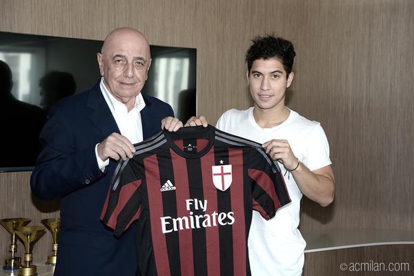 MilanistiOrId's tweet photo. #BenvenutoMauri #MauriRossonero @maurijose5 #weareacmilan http://t.co/G1HTWTchov