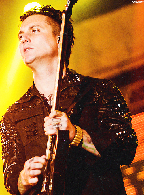 Happy Birthday Synyster Gates :) Love you more {} 