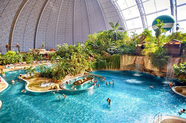 Buzztag_fr's tweet photo. Tropical Islands, le parc aquatique de vos rêves est en Allemagne ! #paradis 

→ http://t.co/eVyJl5b6J7 http://t.co/wTI656KZDq