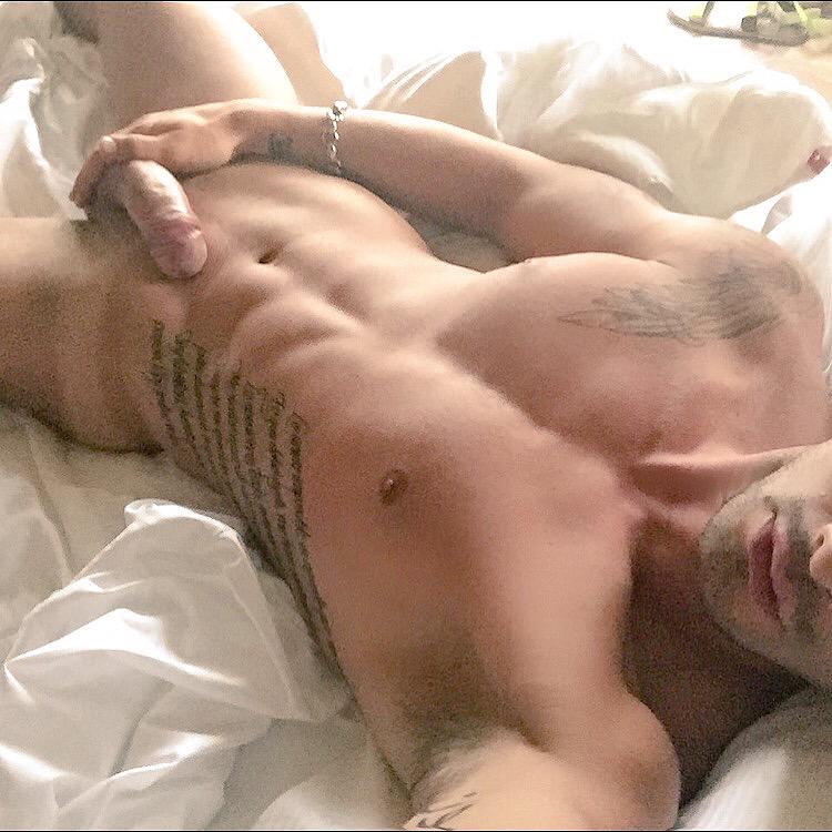 man_crush's tweet photo. RT @ANDREA_SUAREZ_X: GOOD MONDAY AFTERNOON FOLLOWERS 😉 IM VERY VERY HORNY 🔥🔥🔥🇪🇸 http://t.co/MUlNUFPv2A