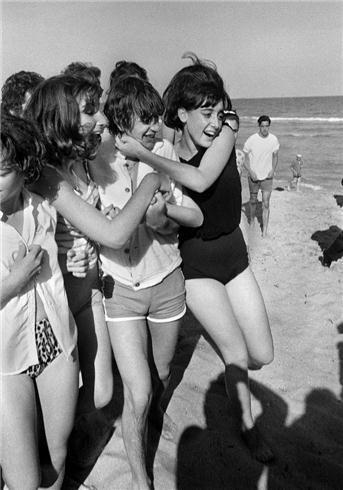 Happy 75th birthday to Ringo Starr!

(Ringo Starr - Miami Beach, 1964 (Photographer Charles Trainor) 