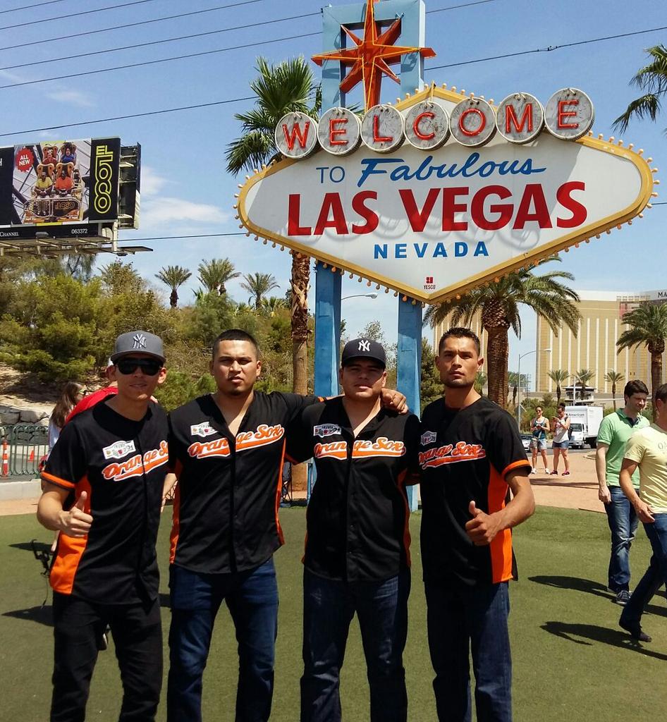 _OrangeSox's tweet photo. Un equipo que no conoce fronteras @_OrangeSox @albertomolina27 @r_fabe  @harolfelix8 http://t.co/ZUBWon3ZRq