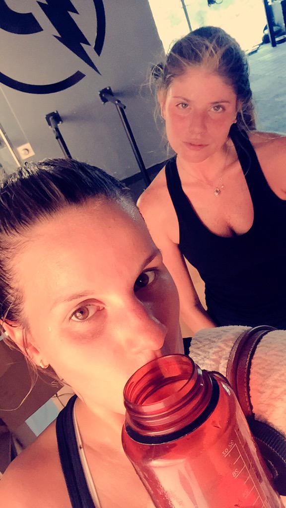 tevergara's tweet image. Monday! Time to sweat sweat 🔥💧💦 #mejorpartner #quemandokcal #porthos #l&apos;america #nochedediscolo 💜 @camijonesbendek