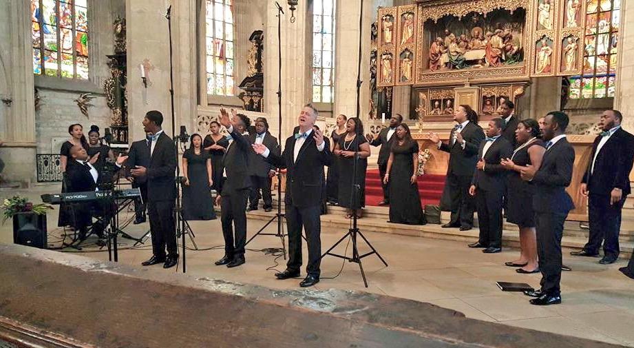 JWinstonChorale's tweet photo. The Jeremy Winston Chorale ministering "Amazing Grace" during at St. Barbara's Cathedral {7/5/15}. #JWCEuropeanTour http://t.co/gi91SekDIy