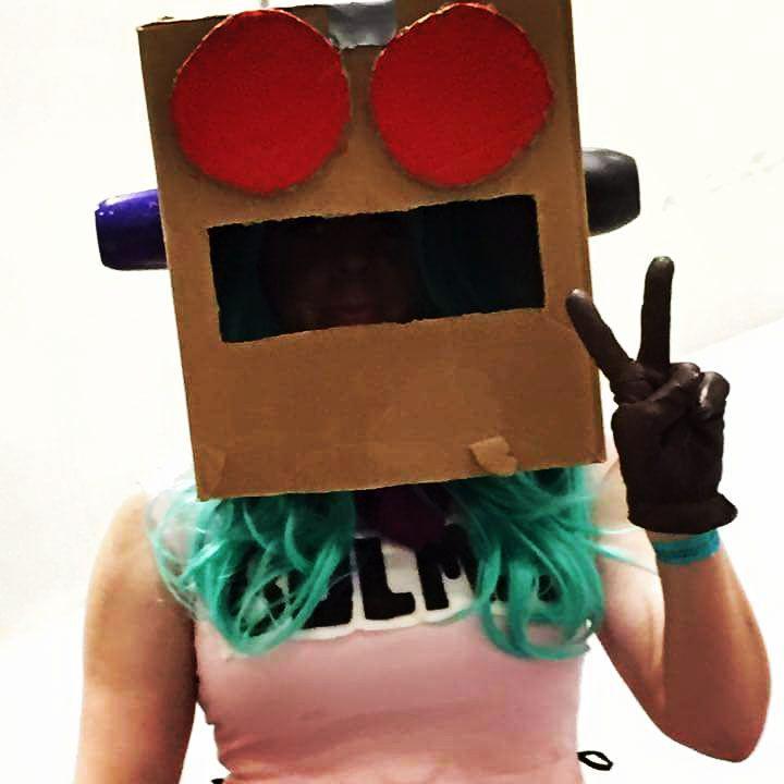 Otherbots's tweet image. #craprobot #mcm #bulma #peaceout #boxhead #robot by oopsydaisyblackmore