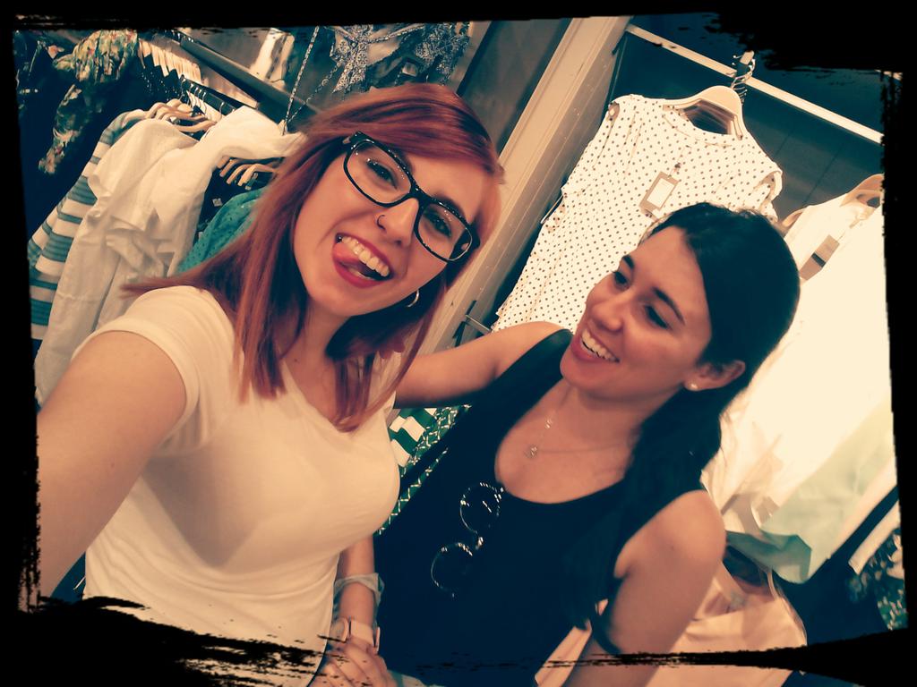 LMC_95's tweet photo. Shopping 😄 👗👠👌 http://t.co/a5yWNJH477