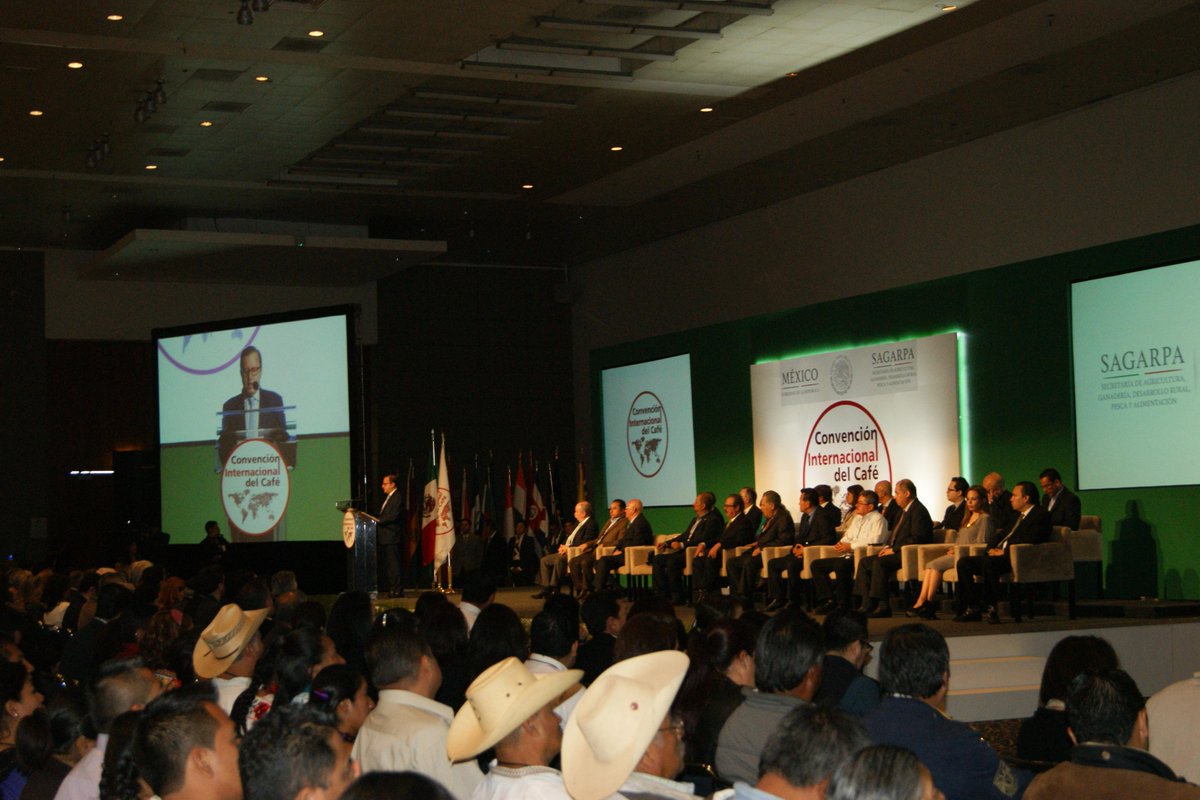 <a href="/Convencion_cafe/">Convención_del_Café</a> Reúne a los diferentes eslabones de sector, tanto nacional como internacional.