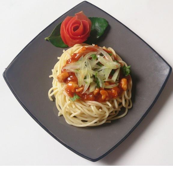 SPAGHETTI BOLOGNAISE 
Ala Chef Helen novira