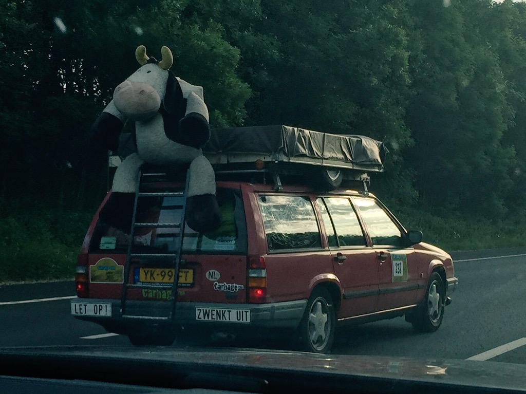itschr1s's tweet photo. Welcome to the UK @Carbagerun cars. Made the drive home more interesting ! #carbagerun #cowontheroof! http://t.co/9wBcrYKvvG