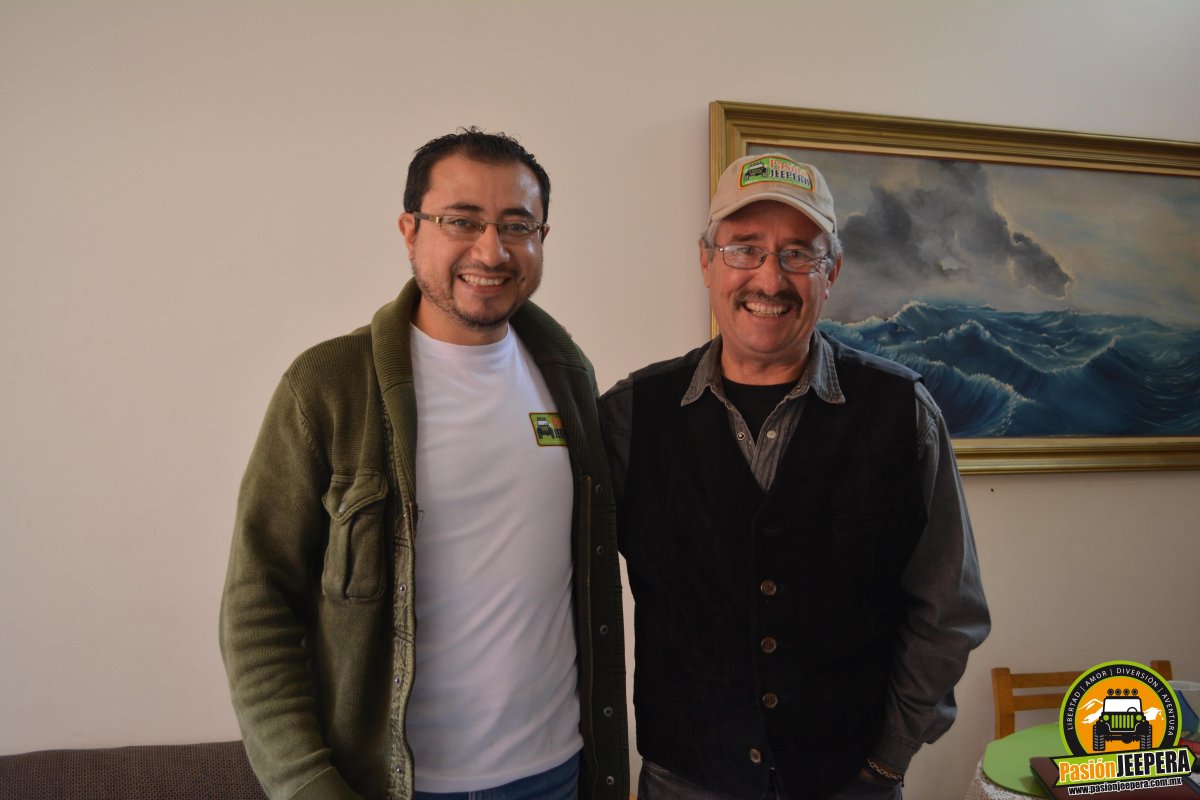PasionJeepera's tweet photo. El sábado tuvimos el honor de platicar con este señorón todo un Jeepero de Corazón #PasionJeepera #JeeperodeCorazon http://t.co/Sn4zWD1QnH