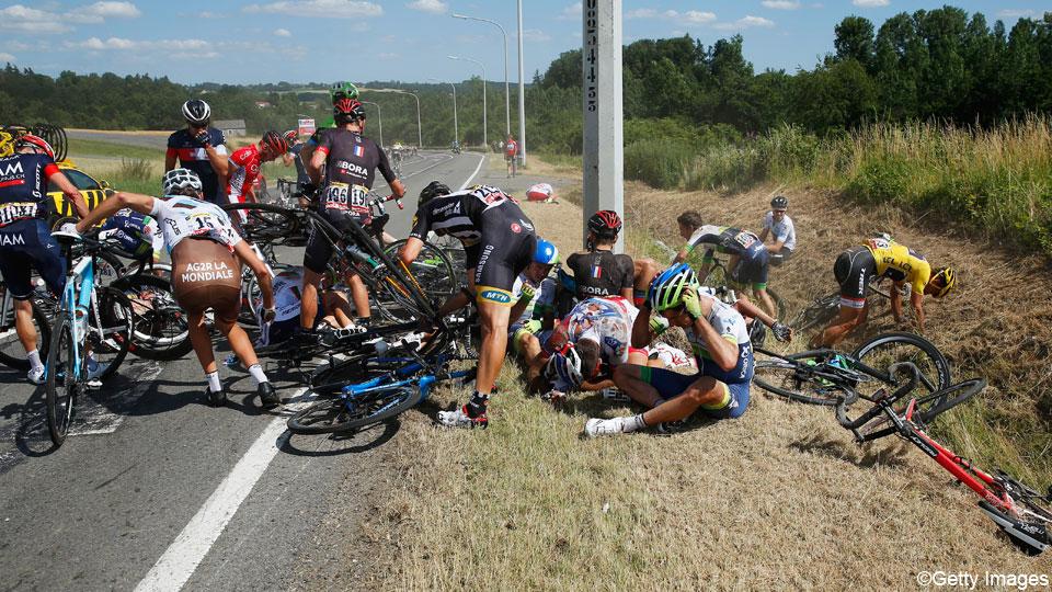 Het Moment van Michel: "Als wedstrijdleider kun je maar beter ingrijpen." sporza.be/permalink/1.23… #TDF2015