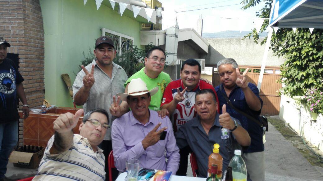 edaguilarca's tweet photo. Fotos de BRONCO-REUNIÓN ayer Domingo 5 julio15 @fideperezlara @FRIDAGLEZL Apoyo total a @JaimeRdzNL ,puro BRONCO http://t.co/4PGlKkBPw5