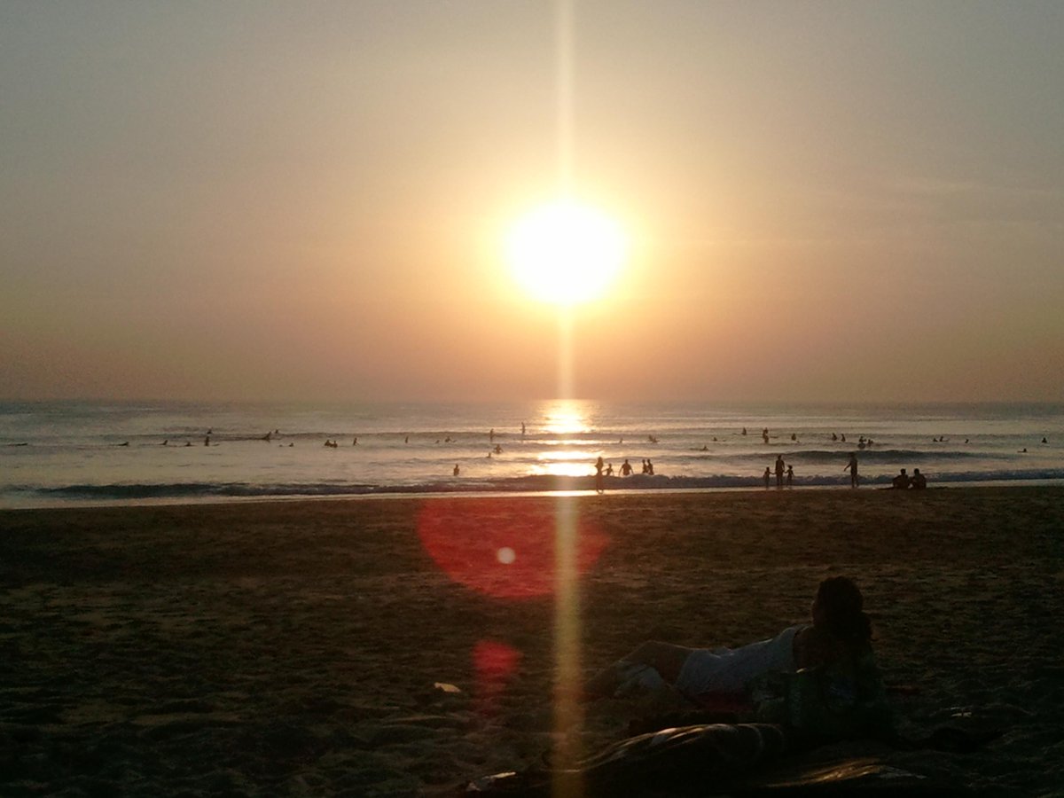 conny_palacios's tweet photo. Atardecer after surf!#fuckinggreat http://t.co/k9kfFdooGM