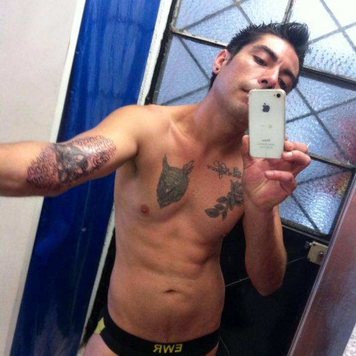 1 pic. Buen inicio de semana @theQueerPig @timporn @chacaloversmx @ldstudio69 @LukasCiprianiXX http://t.co/TpaZoHDV0z