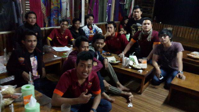 RCI_CiTas's tweet photo. #dokumentasi kopdar+bukber RCI-Citas @OfficialRoma_ID @RomaIndonesia @IFFA_TSM http://t.co/Uuy7YNmxXT