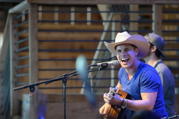Congratulations, @DustinLynch! theboot.com/dustin-lynch-w… Clearly his music's #WhereItsAt (pun intended)!