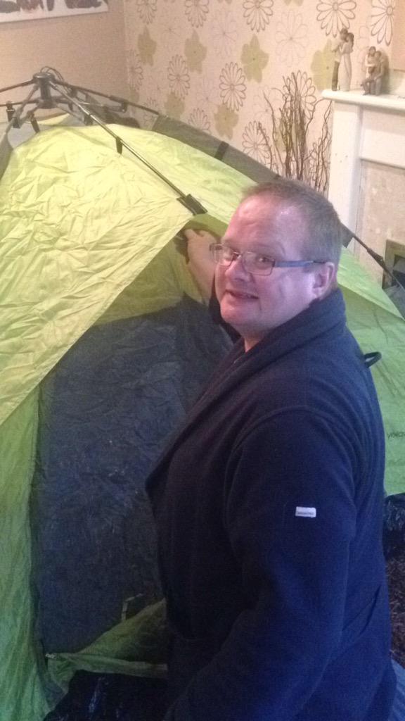 bjmlad's tweet photo. Practicing setting up the tent for Creamfields, gonna get off my fuckin tits #BearGrylls #Hardcore #NoPyroNoParty http://t.co/EUFZDA7fcL