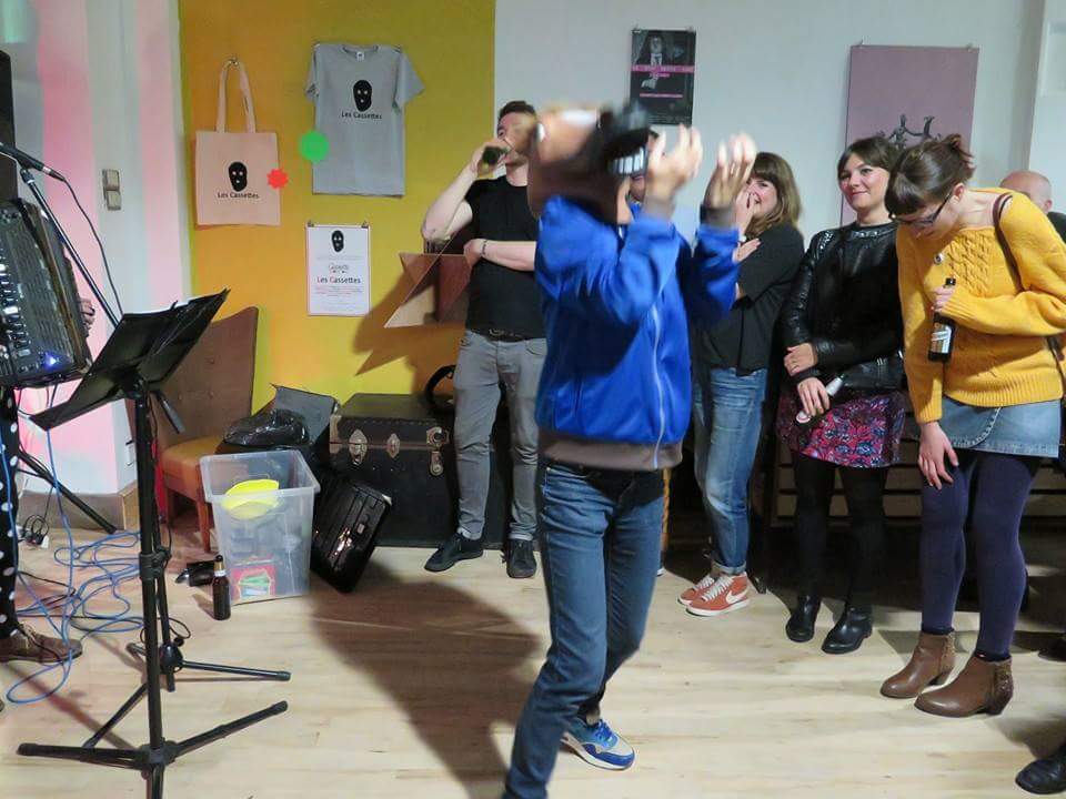 AccIainToGary's tweet photo. From the ATG archives: Flute Horse at work! http://t.co/cFDg6d07GM