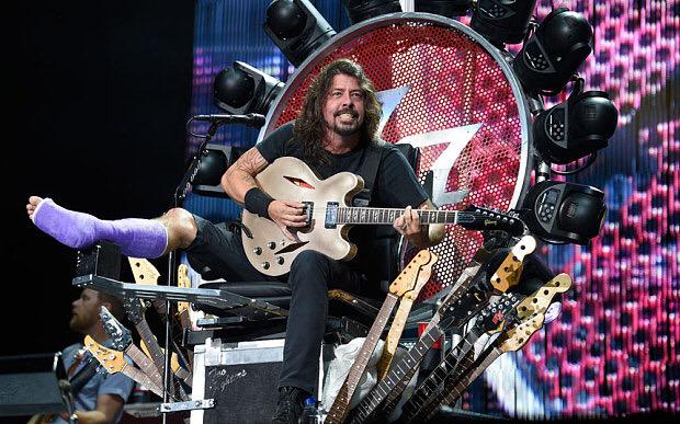 coma_doof's tweet image. DAVE GROHL STOLE MY CHAIR