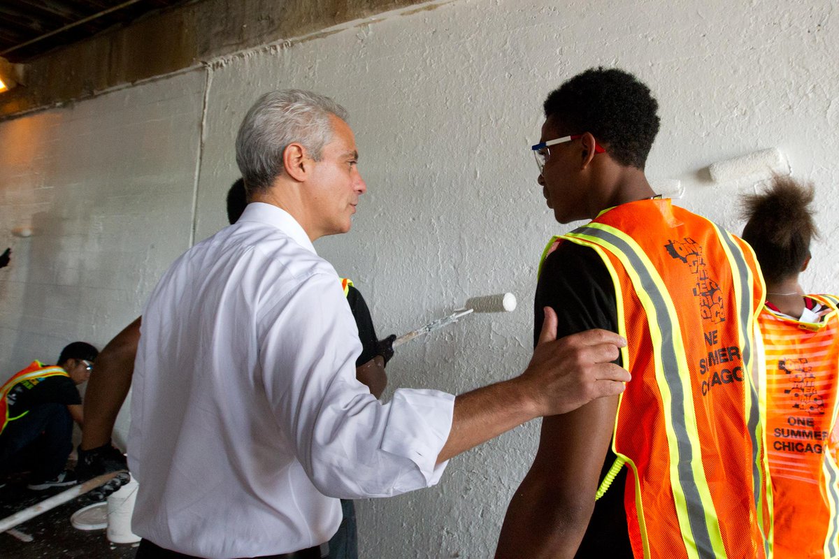 MayorRahm's tweet image. Visiting youth participating in a @1summerchicago Plus community improvement project today bit.ly/1H6H2tL