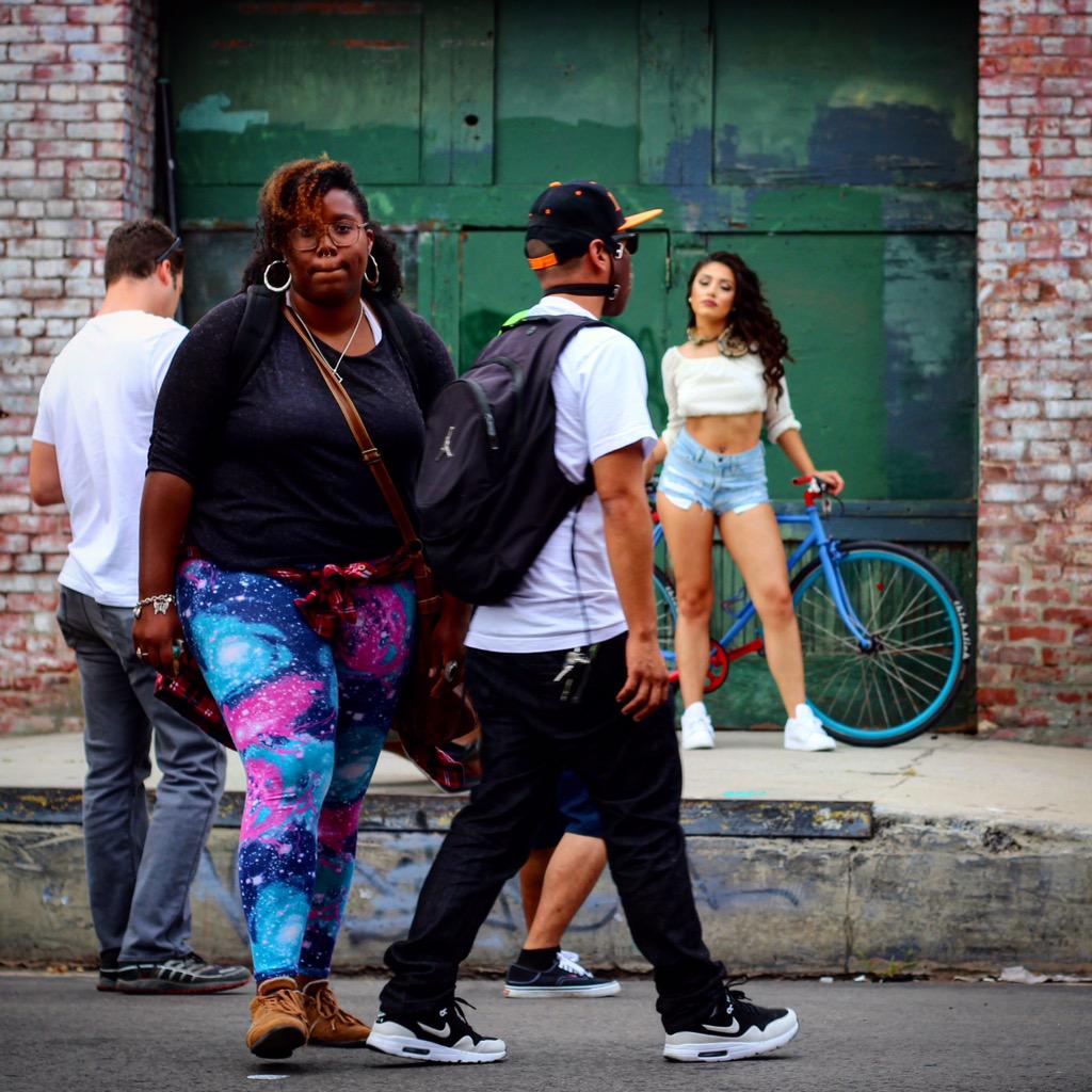 DAlvareztv's tweet photo. Just a Frame from #streetmeetla #streetphotography #streetmovement #people #bicycle #nike #photographymeetup http://t.co/EuN0UtVROL
