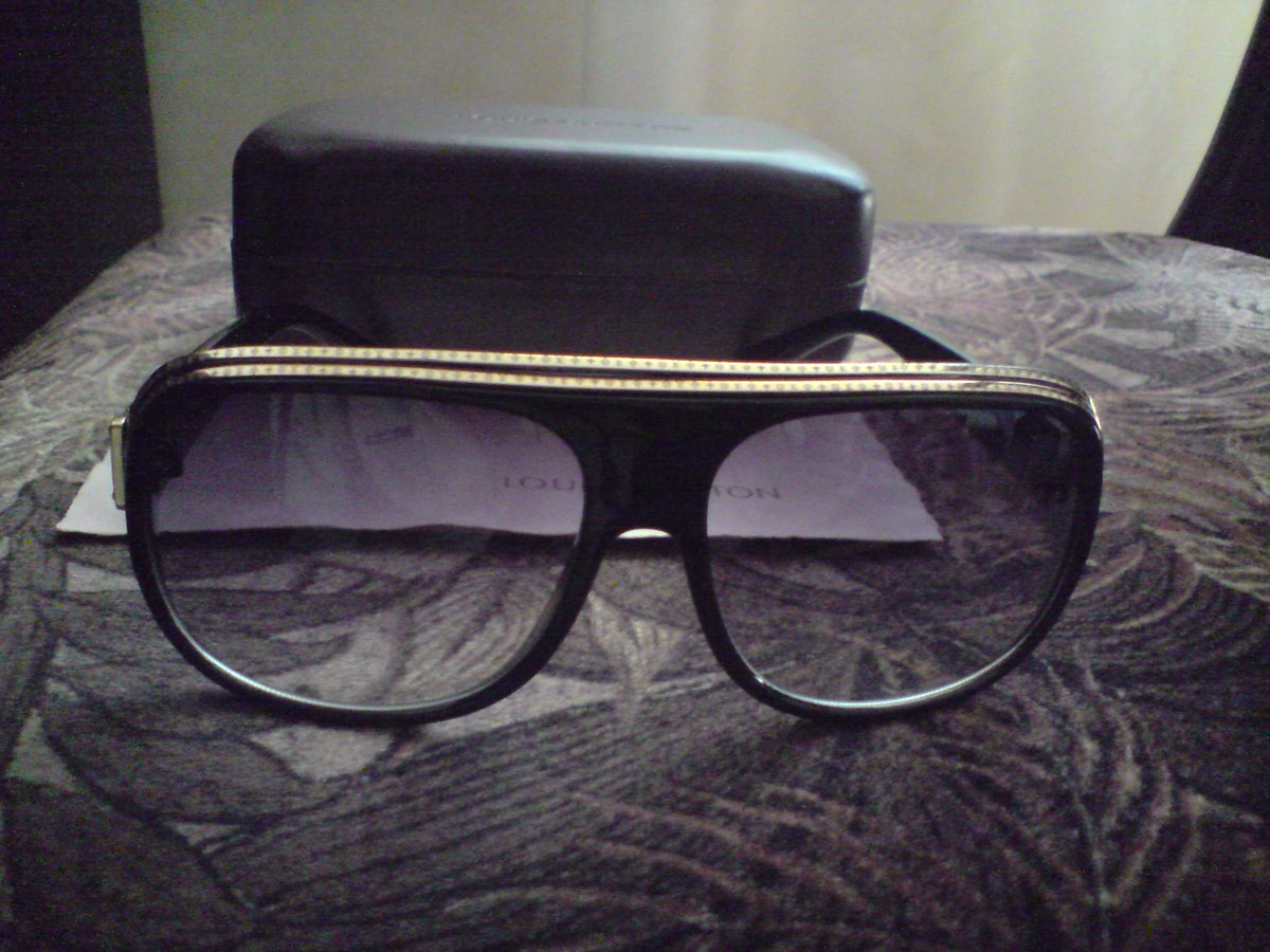 vacharqam's tweet image. #Millionaire #MillionaireSunglasses #Sunglasses  
ebay.com/itm/2719068774…