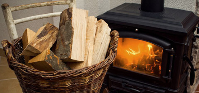 укладка топливных брикетов в банную печь. печи отапливаемые брикетами. топливные брикеты как правильно ими топить. топливные брикеты можно ли топить баню. топить печь брикетами.