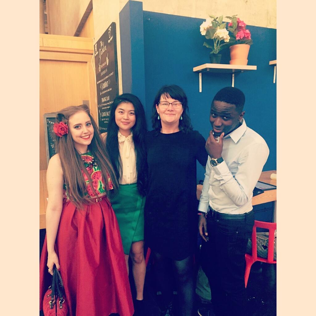 Juki_W's tweet photo. UpRising Graduation! 🎓🎉🎊 http://t.co/Wg6b23lvKR #blog #blogger #uprising @UpRising_Lpool @UpRising_UK http://t.co/vXjw4daqxi