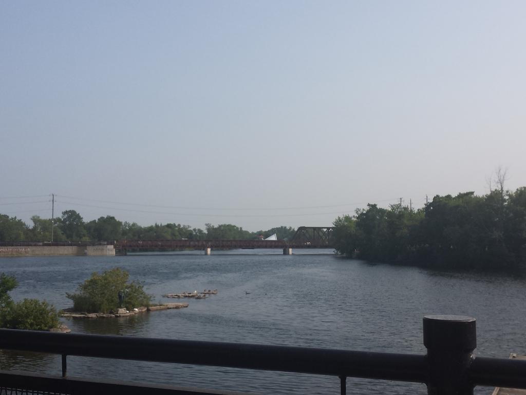 Tip_Camp's tweet photo. Silver bean cafe #summersinptbo #sunonsun http://t.co/ZrncTz3gWd