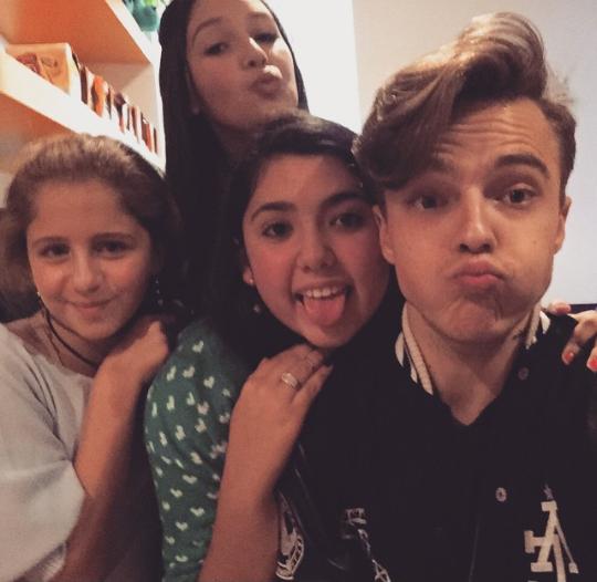 pcbroficial's tweet photo. Paulo via instagram: " meus amores ❤️ #FotoDeFa" http://t.co/oIJmiosJll
