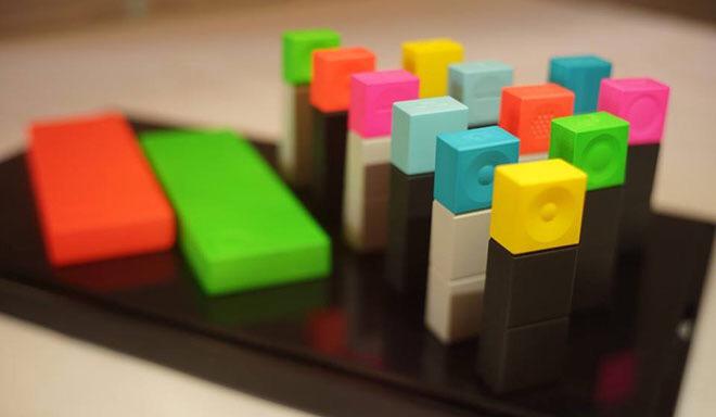 Joshfire's tweet photo. MESH, les boutons connectés pour tout prototyper par @Sony http://t.co/yAvn5JJPU4 #meshTag #makers via @as_moum http://t.co/NqpYX6zbAl