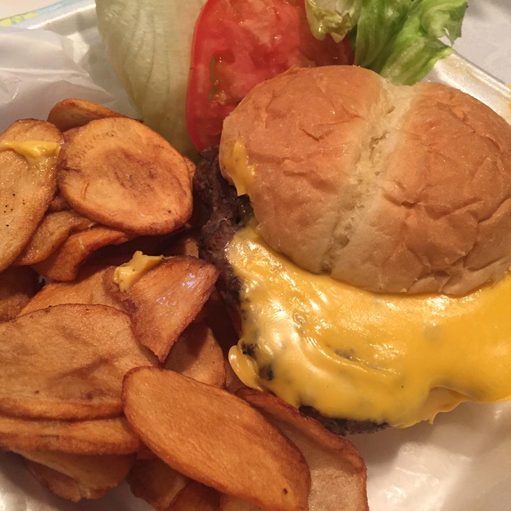 juliemfelder's tweet photo. Burger and cottage fries from @jacksdelicle #JacksDeli http://t.co/D34C3a8Ey2