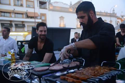 santialonso89's tweet photo. Mañana martes de flamenco en @kioskobombay y barbacoa gratis http://t.co/dGvmQfxu9J