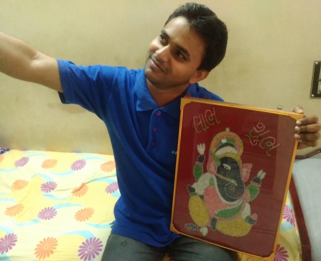 Akash5462's tweet image. @PrafullaArtFdn Every Door Stop Start with Ganesha, Selfie With Lord of First Row Ganesha, #RubyArt #KnowThyArtist