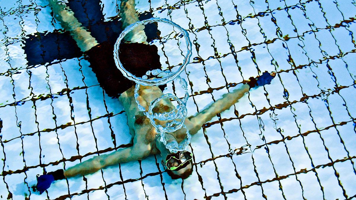 HarvardBiz's tweet photo. How breathing can make you sound more authoritative http://t.co/7Ys6uF6m3c http://t.co/QerzsYc1I0