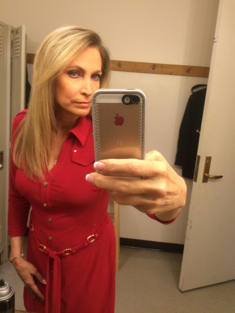 TammieSouza's tweet image. #FinalCheck before heading to the studio. CU tonight @fox32news 9 PM