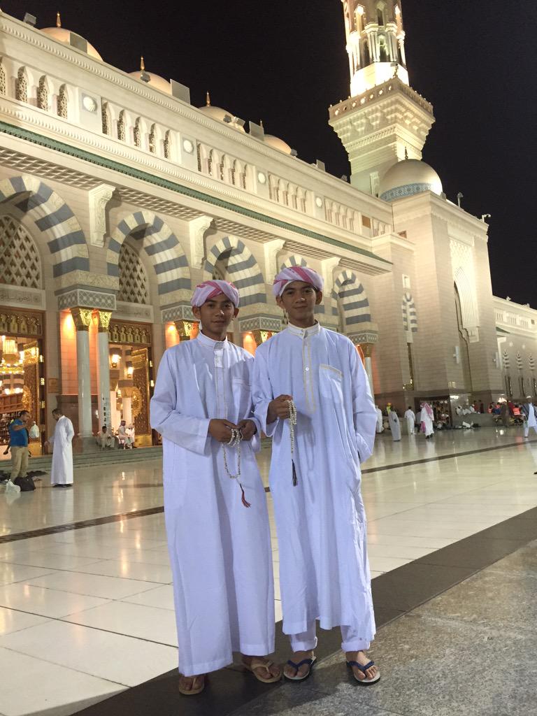 DA2_Ridho's tweet photo. Mlam terakhir di mesjid nabawi
Udah pada sholat subuh blom ni all?? http://t.co/Vka52v31cX