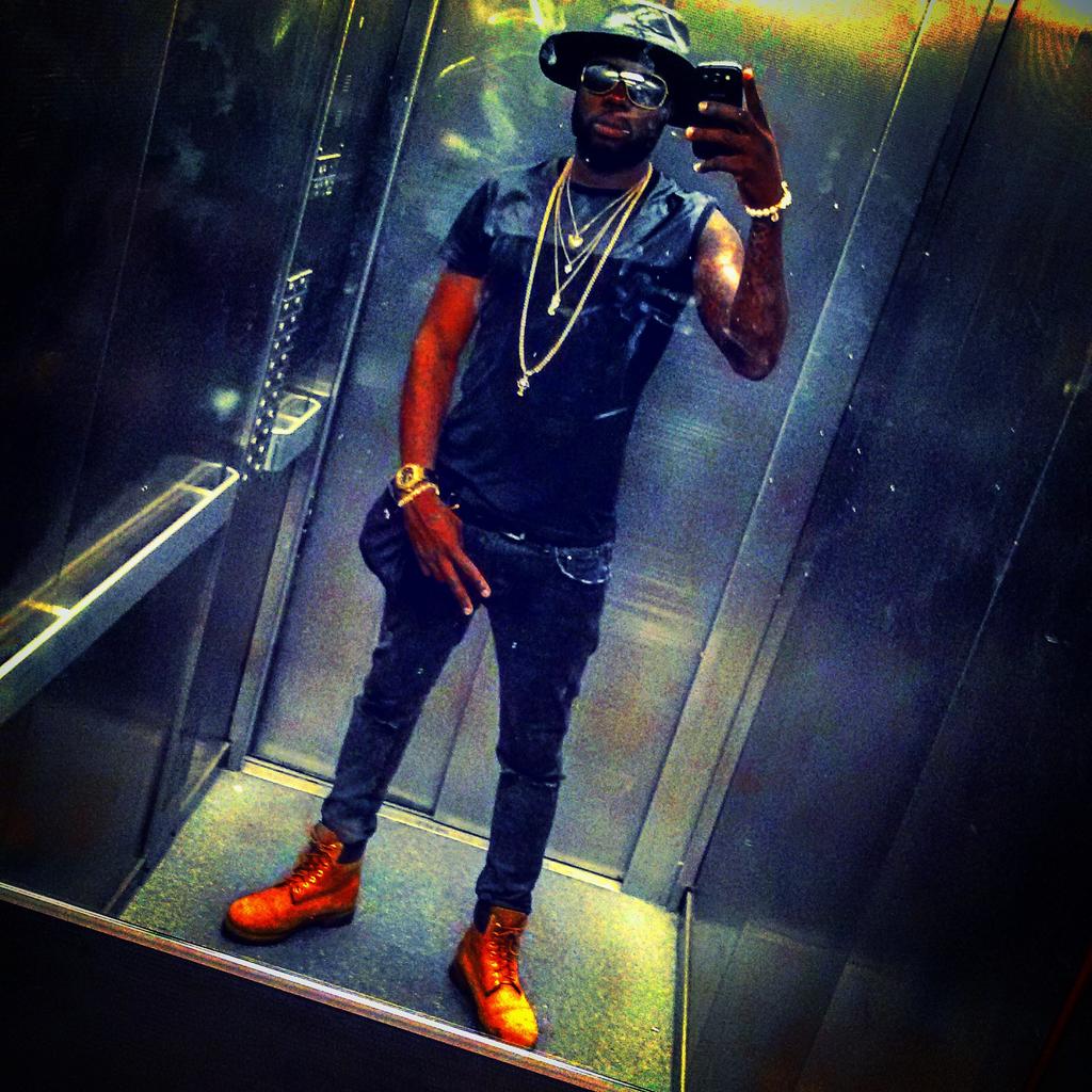 MoneyRespec's tweet image. In mijn nieuwe huis AHAHAHAHAHAHA O.M.G. &amp;amp; W.T.F HAHAHAHAHAHAHAH