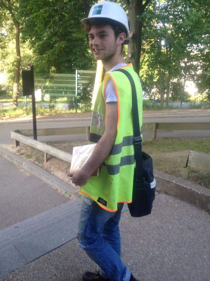 MathieuRG7's tweet photo. Puis la spirit week où fallait se déguiser avant c'était pas mal non plus 😂 #lycéeInternational #1T5 http://t.co/3YyTP6Zc8b