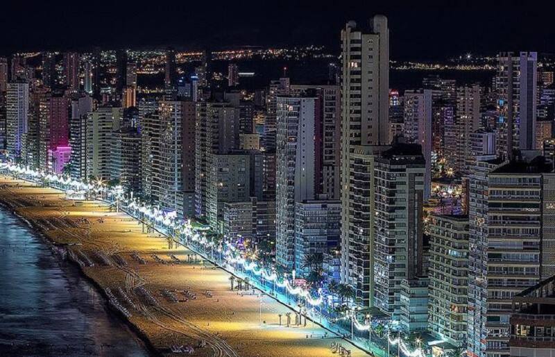 Buenas noches desde #Benidorm. RT si te gustaría estar aquí. Good night from Benidorm! RT if you wish to be here :)