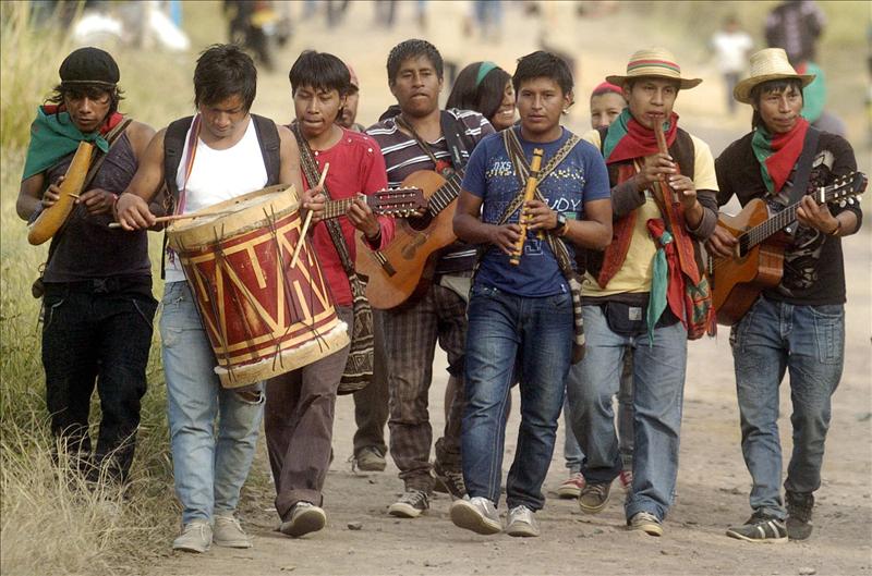 KiweNasa's tweet photo. "Escuchar la Tierra, sentir el viento y vivir cada día con muchas melodías.... que sanan el dolor mas profundo.." http://t.co/Lj83MAjazm