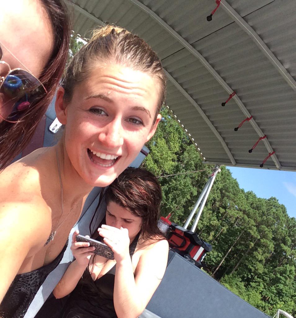 brooke_wilcox23's tweet photo. when you're trying to look at the good pictures you took, but your friends aren't done taking them http://t.co/yMvGp7cQ3Y